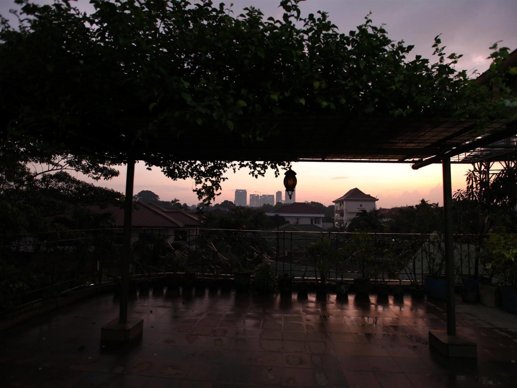Maven Buncit Hotel Jakarta Exterior photo